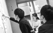「誰もが晴れやかな表情で"はたらける"社会を築く」——このPurposeを起点に、HaReは人と組織の対話をデザインし、人事から変革を起こします。