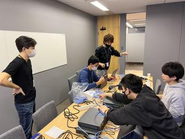 学生インターン向け勉強会も定期的に開催！座学から応用まで、ビジネスに使えるコンピューターサイエンスの知識を学ぶことが出来ます。