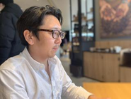 現在はフルリモート環境ですが、都度チャットやビデオ通話ななどでコミュニケーションをとりながら業務を進めています。