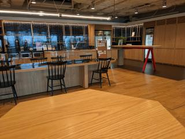 オフィス内にカフェもありますよ