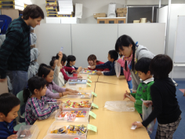 ネイティブ講師と一緒にワークショップを行います