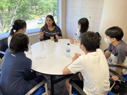 アメリカ、オーストラリア、シンガポールなど海外6拠点に自社法人を構えています。現地にしかない、最先端の教育コンセプトや情報をいち早くキャッチし、日本の教育現場や生徒の特性に合わせて「ローカライズ」。これは、私たちが選ばれる理由の1つです。