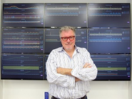 リアルタイムで様々な数字を監視出来るビデオウォールがあります。