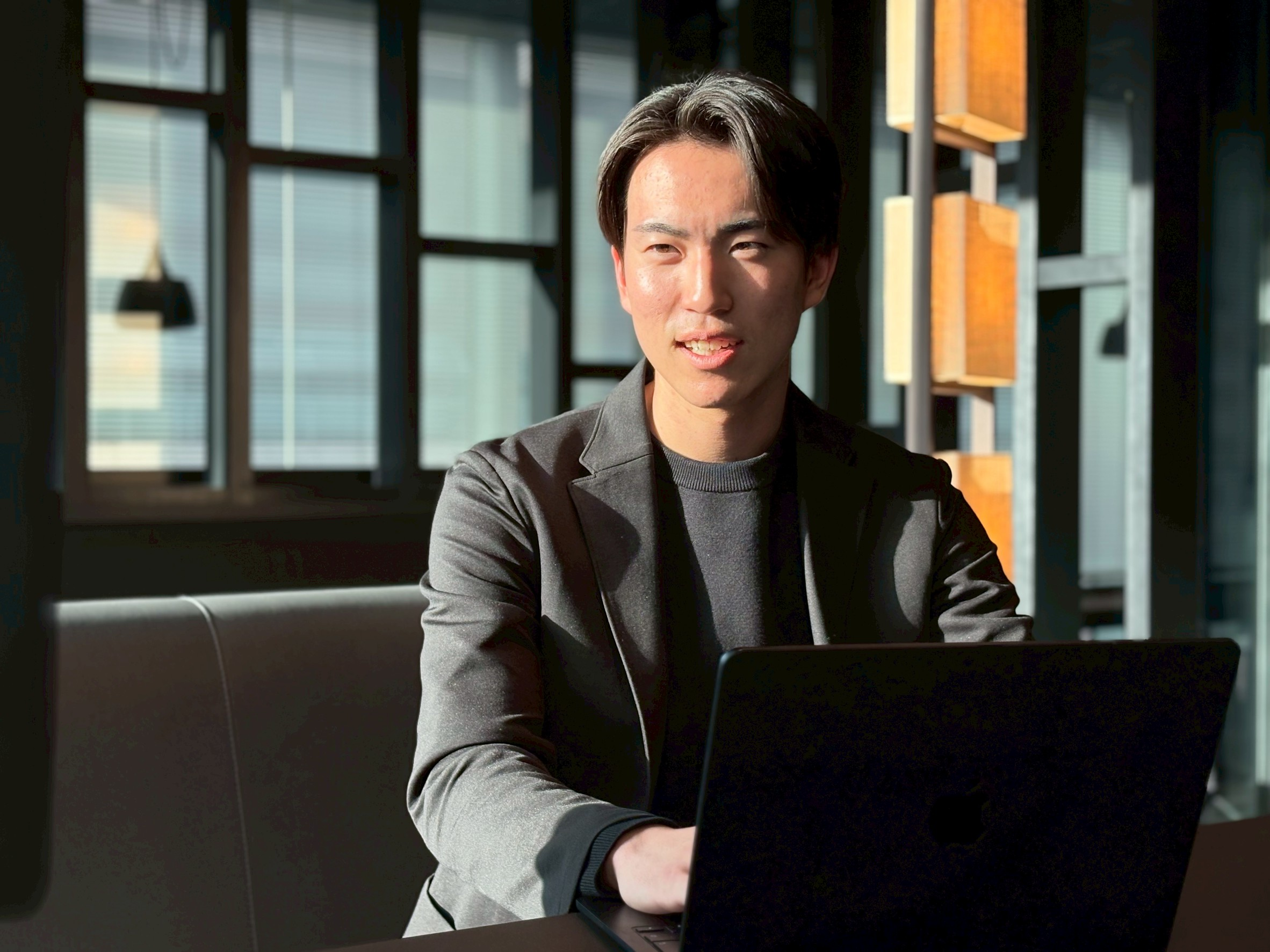 【社員インタービュー】野球しか知らなかった野球少年が、営業の世界へ。逆境から挑戦を続ける20代のリアル