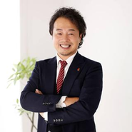 代表の前田です。おもしろい事やカワイイものが大好きです※オフィスでは私服です