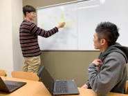 社内会議の様子