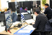 仕事中はみんな真剣。メリハリを持って業務を進めます