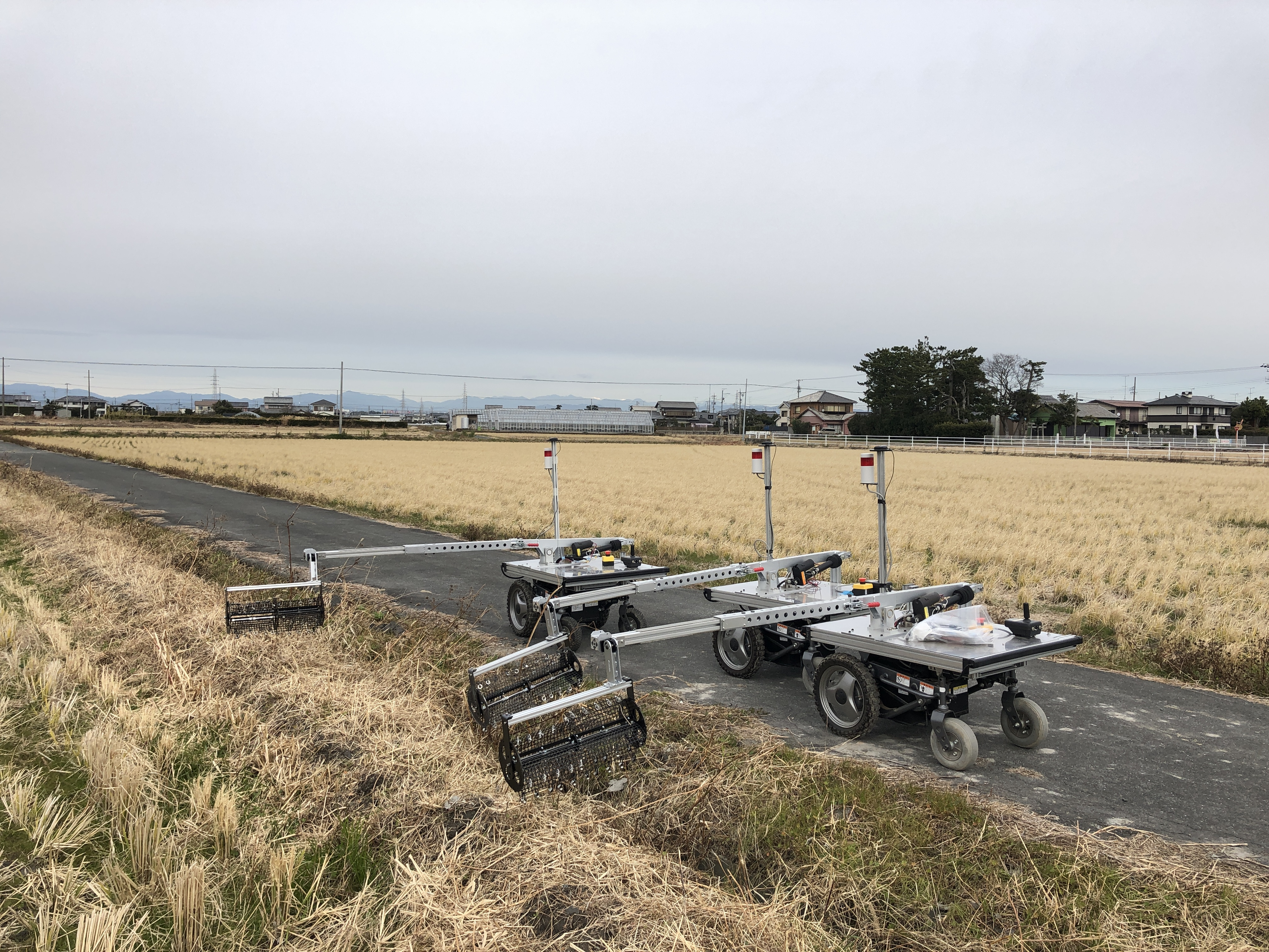 雑草ふみふみロボットの開発