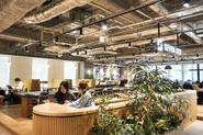 出社ありのハイブリットリモートを導入しています