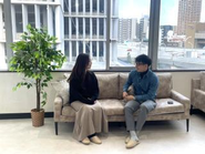 常駐先でも、ひとりで抱え込まないために。 ZERO-1では、定期的な面談やフォロー体制でエンジニアをしっかり支えています。