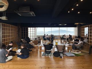 全社員参加のマネジメント合宿では入社の順番や年齢に関係なく意見を出し合っています。