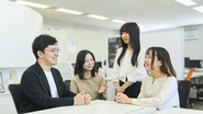 毎月5名以上がキャリア採用でIT業界デビューをしています。同期と切磋琢磨しながら一緒にキャリアアップできる環境です。