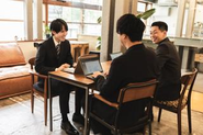 開放的なミーティングスペース