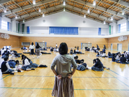 少し年上の先輩との非日常的な対話を軸に意欲を引き出す「カタリ場プログラム」や、マイプロジェクトの取り組みをベースとした「探究スタートアッププログラム」など、カタリバ独自のプログラムも提供