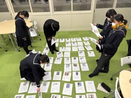 高校生も大学生も大人もフラットにアイデアを出し合い新しい企画が生まれる