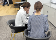 ツールの説明ではなく、顧客の課題に本質から向き合うため、チーム内で日々活発に意見を交わしています。