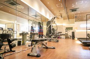 オフィス内にはジムやシャワールームなど、ライフワークバランスを整えるための設備も充実しています。