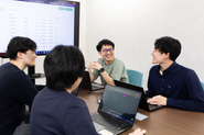 ナレッジ共有が活発な環境のため、新しい技術・手法を素早く吸収可能！スキル・知見をアップデートし続けることで、長期的なキャリア形成をサポートします。