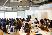 日ごろ出張やリモートワークで離れて活動している社員が一同に集まるAll Hands Meetingを定期開催しています。