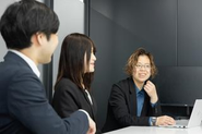 和気藹々とした雰囲気で、楽しく、全力で仕事に向き合っています！（服装はカジュアルな服装で構いません笑）