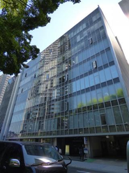 事務所の入居するビルです。