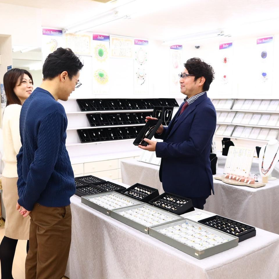大量ジュエリーのまとめ売り 経営陣インタビュー】海外赴任も経験した大手自動車メーカーグループ
