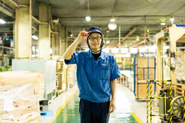 営業、技術、生産部、管理部、みんなで一丸となって日々物流を支えています！