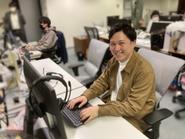 服装は自由です。お客様への訪問時などはスーツやビジネスカジュアルとなりますが、TPOに合わせておしゃれを楽しんでください。