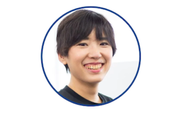 ＜CEO 真嘉比 愛＞ 会社経営のかたわら、データサイエンティストとしても従事しており、これまで自然言語処理、画像解析、異常検知など100社を越えるAI構築のコンサルティング・開発に従事。2024年には「Forbes JAPAN」の『Women In Tech 30』にも選出された。NLP2023 副実行委員長、人工知能学会 SIAI 実行委員 (2023)、MLSS 2024 Organizer、沖縄ITイノベーション戦略センター理事。
