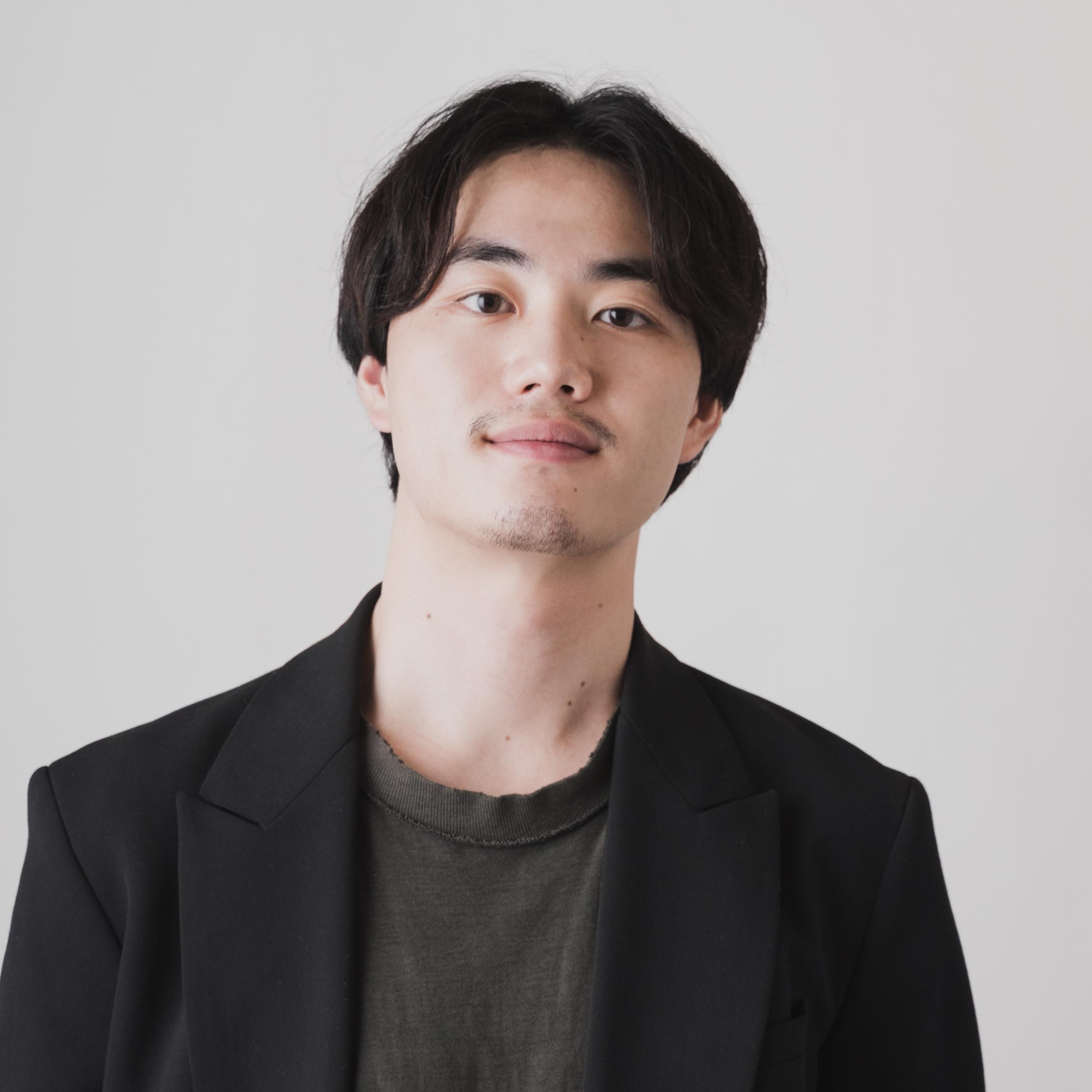 満野 翔