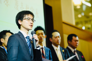 年に３回開催される社員表彰の一場面。実績だけでなく、社員みんなで選ぶ特別表彰もあり、人と人とで磨き合いながら成長できる環境が＆フィールドがあります！！