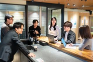 キッチンスペースでの雑談の様子