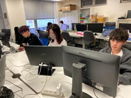 集中して作業中！