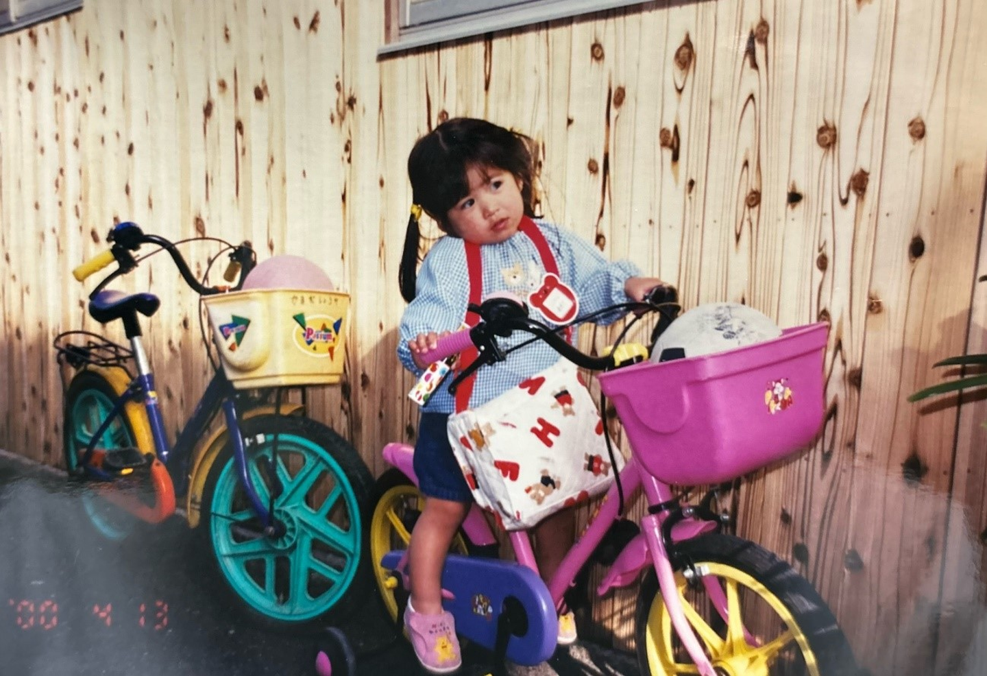 屋外, 自転車, 座る, 木製 が含まれている画像

自動的に生成された説明