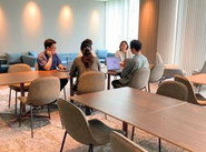 平均年齢は35歳。同年代の仲間が多く和気藹々とした雰囲気です。