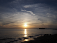 オフィスは鎌倉の七里ヶ浜。海を眺めながら仕事ができます。