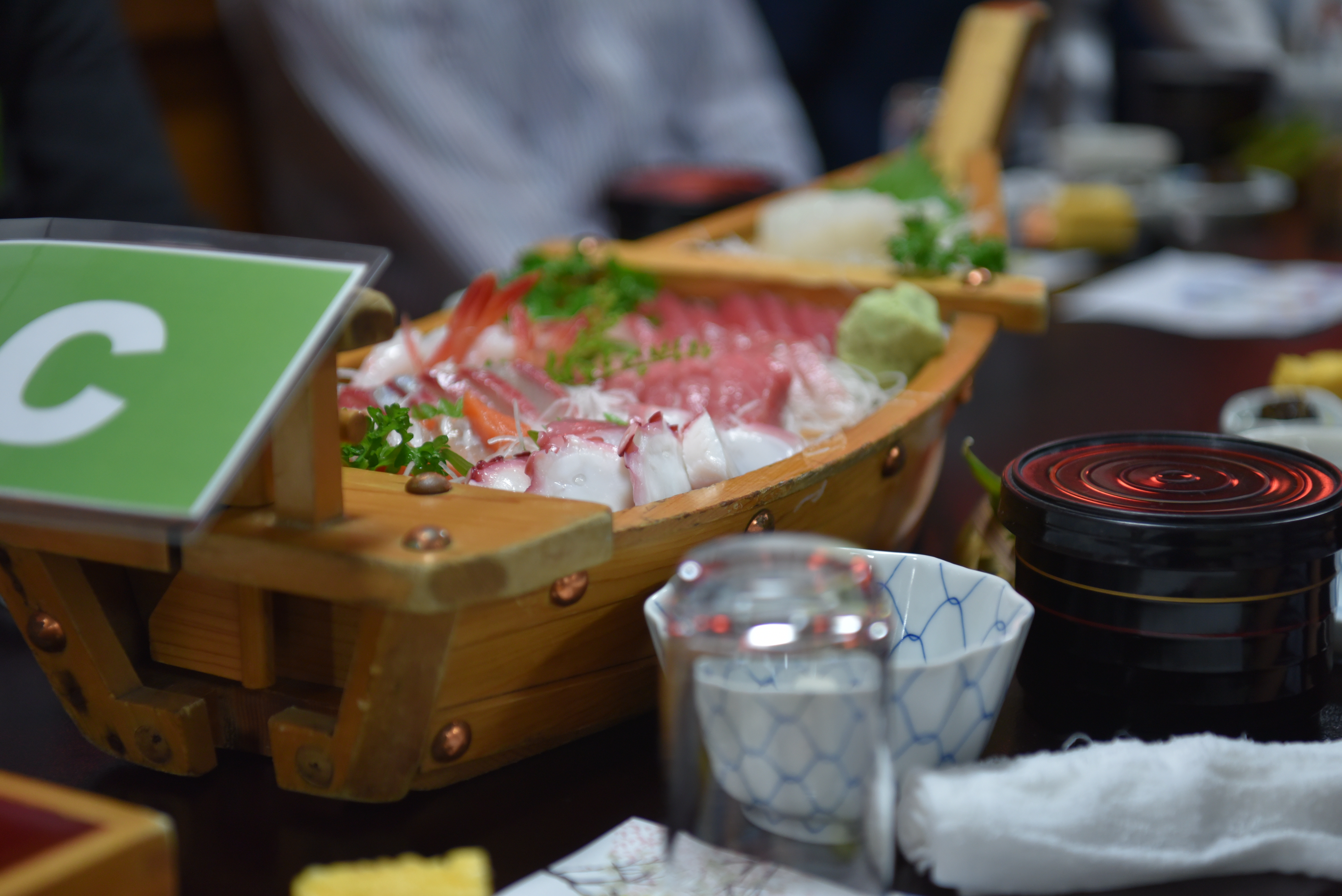 刺し身、夜景、カラオケ、屋形船でコミュニケーション活性化！？