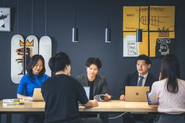 SI事業部では個人のアイデアも大切にしています。チーム単位で業務を進めていますが、上長との距離が近く、ポジションに関係なく誰でも自由に意見を発信できる環境を整えています。