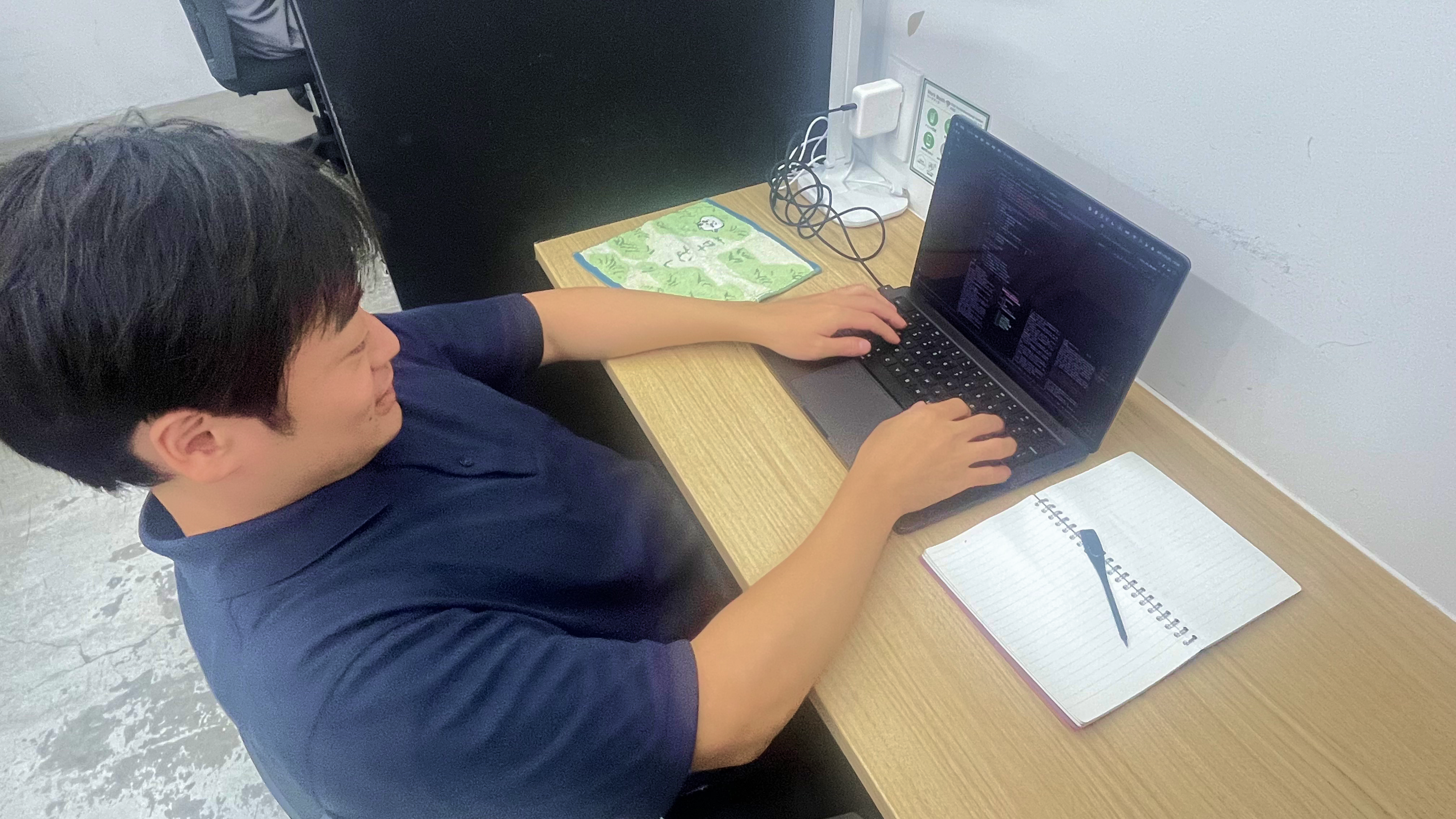 社員インタビュー | ランニングマシン×技術書ポッドキャスト！？ 個性強めのFlutterエンジニア・北野氏に聞いてみた🎙️