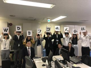 旧本社ビルにて、新社名のお披露目を行いました。「ココ」から気持ちを新たに会社を大きくしていこうという意思の表れです。