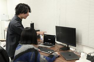人と技術の話をしたり、何かを教えたりが好きな人が多く、コミュニケーションは豊富です！