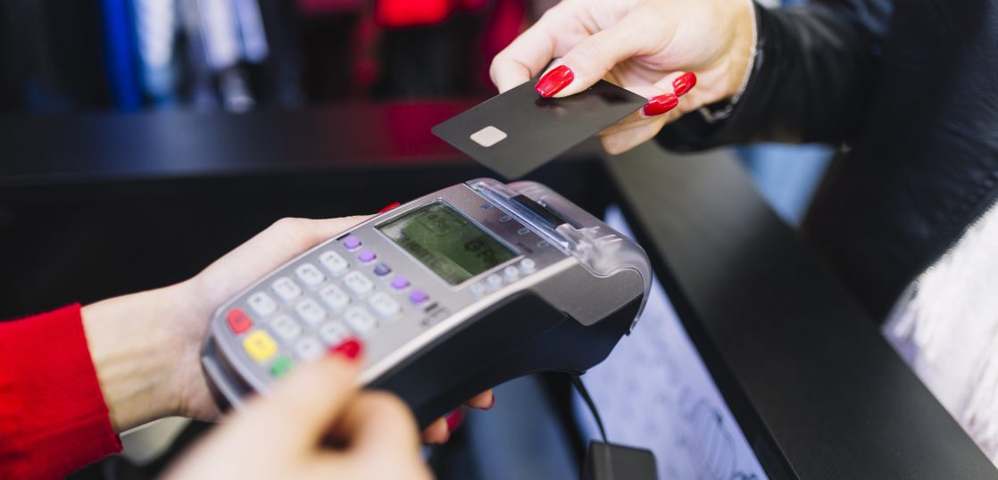 キャッシュレス化の波で存在感を増す「デビットカード」の今