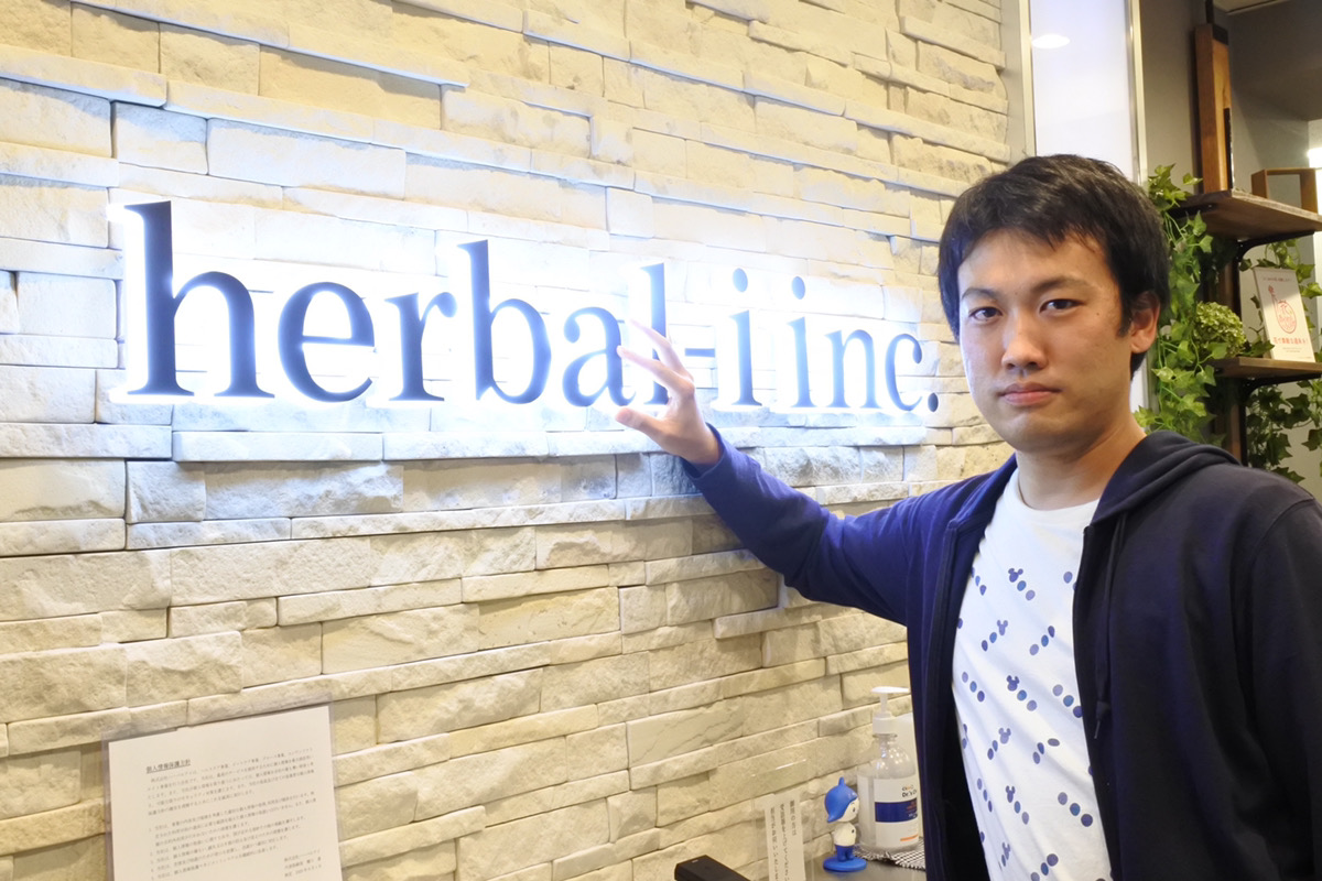 新入社員インタビュー｜入社後に感じたハーバルアイのカルチャーは？カスタマーサクセス職になって1ヶ月目の感想を聞いてみた！