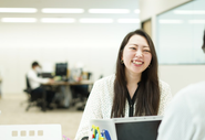 育児・介護・持病と仕事を両立しながら、誰もがイキイキと働ける環境を整備しています。