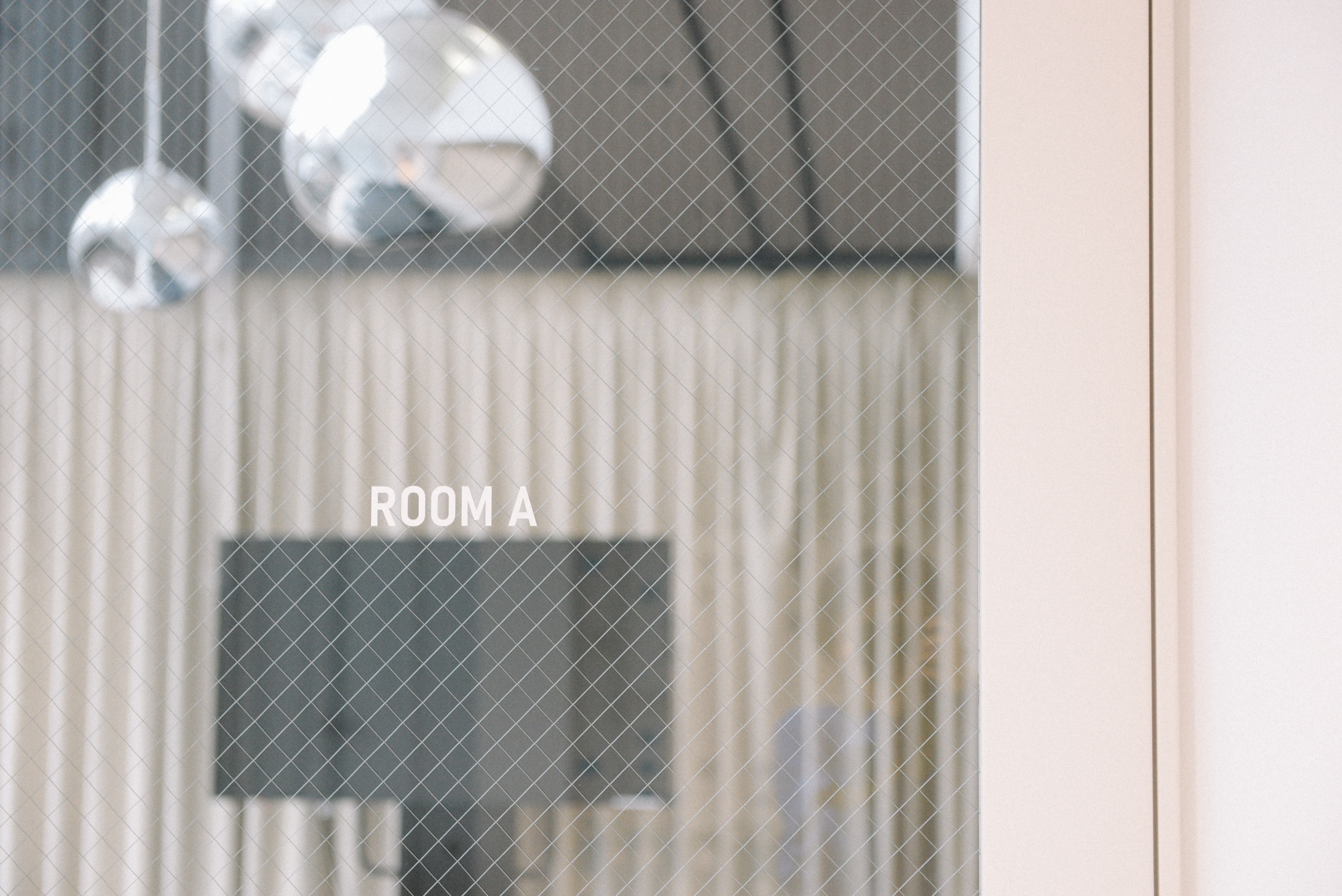 業界を変えて飛び込んだフクロウラボのメディア営業のふたり。「結局は人とのコミュニケーション」