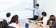 社員同士、ケーススタディを勉強しながら共にスキルアップを目指しています