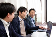 実際に病院に足を運び、病院関係者の方々とも会話をしながら開発を進めています！