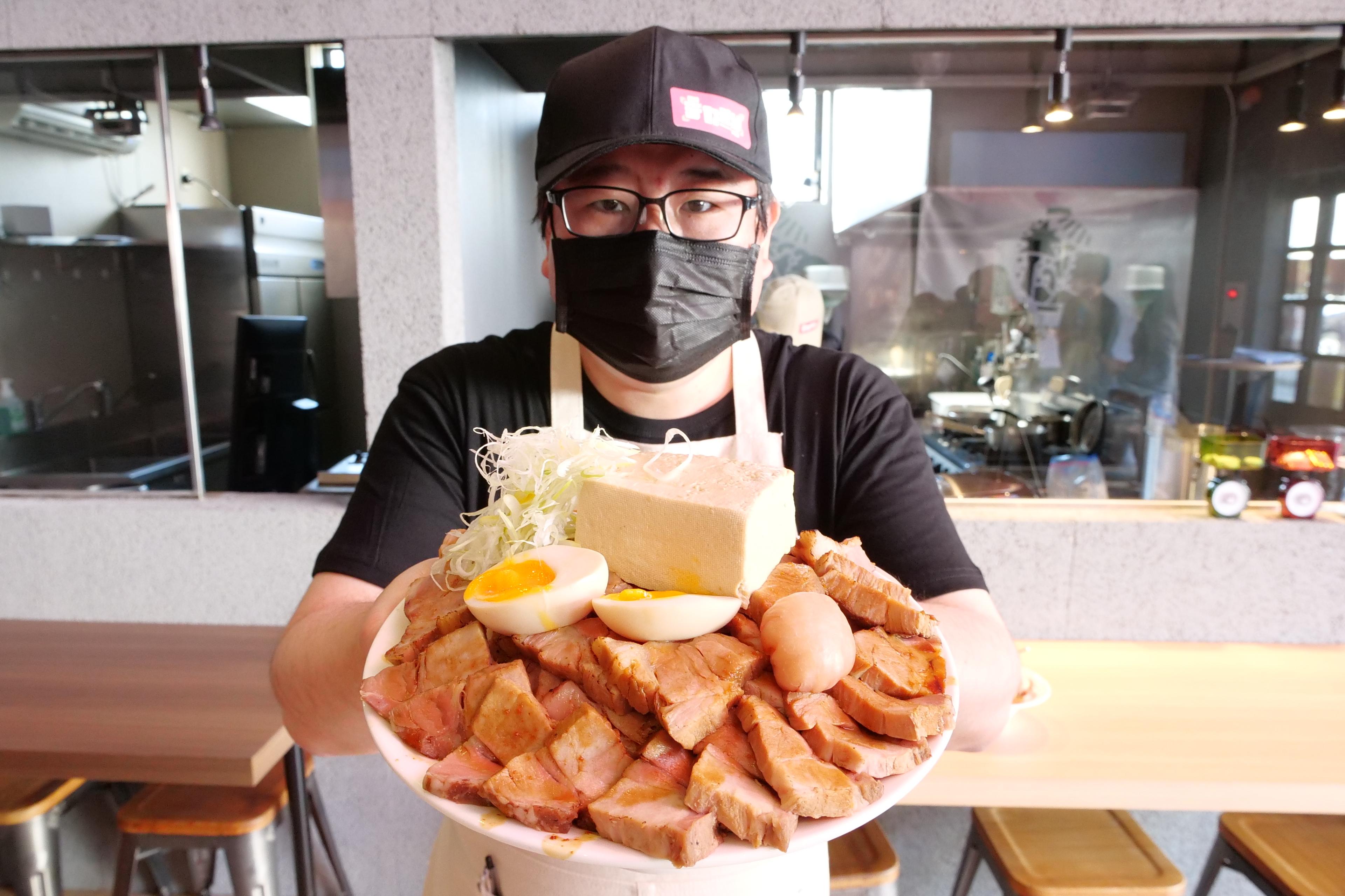 新ブランド始動！デカ盛り豚丼の仕掛け人はグルメメディア元編集長