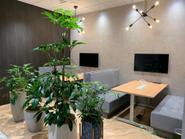 社内にはフリースペースが多数設定されています