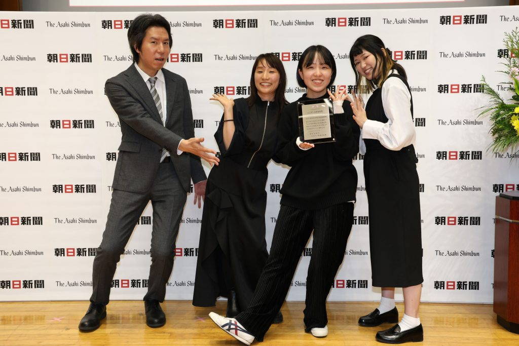 Z世代女性向けエッセイ投稿サイト「かがみよかがみ」事業譲受から1年、古くておっきい新聞社からベンチャーに放り込まれた編集長の気づき